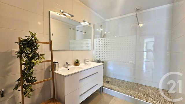 Appartement T3 à vendre - 3 pièces - 82.0 m2 - CARRY LE ROUET - 13 - PROVENCE-ALPES-COTE-D-AZUR - Century 21 Côte Bleue